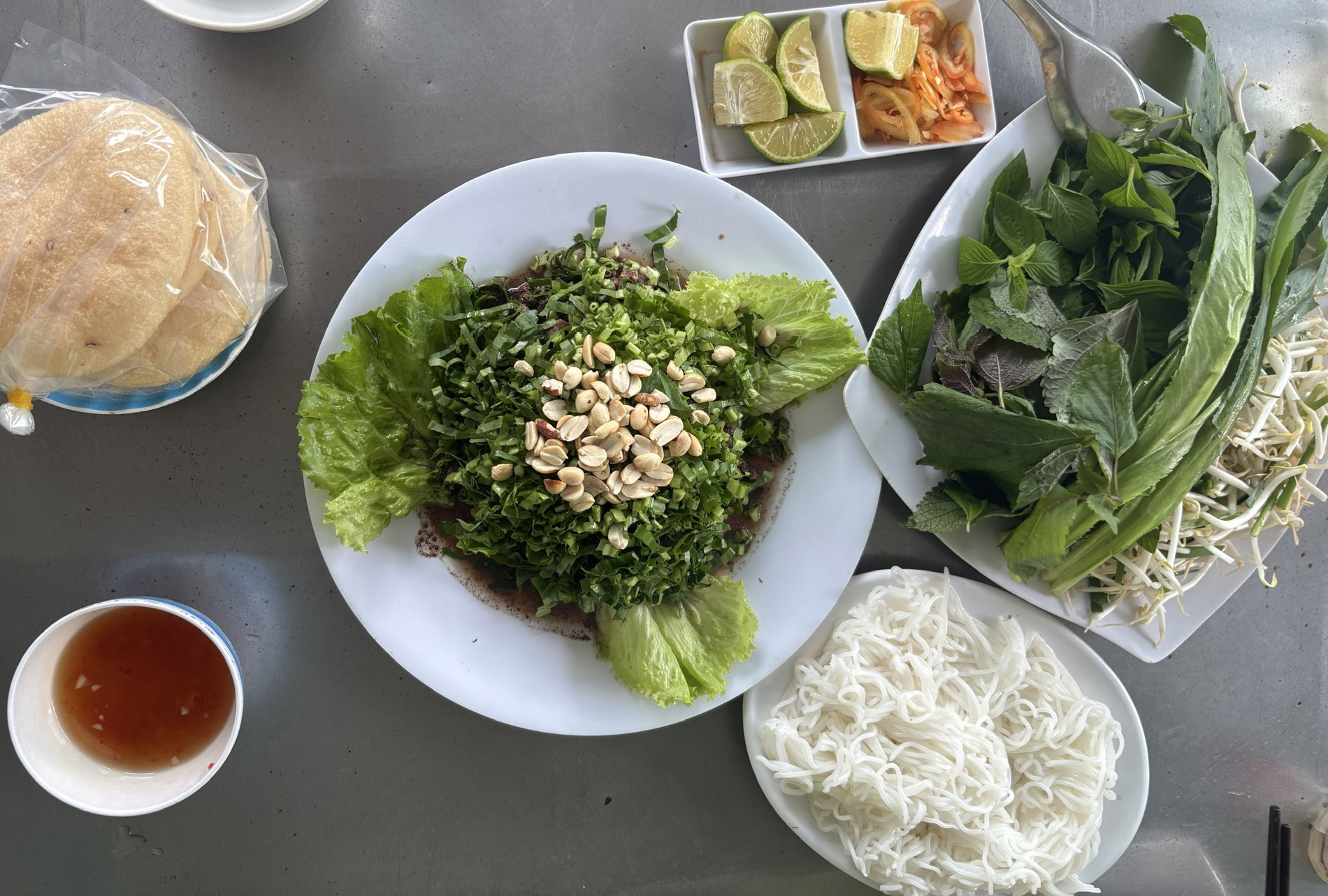 Món lạ trong mâm cơm đãi khách ở Vĩnh Long, cô gái Hà Nội ăn liền 2 bát vì ngon