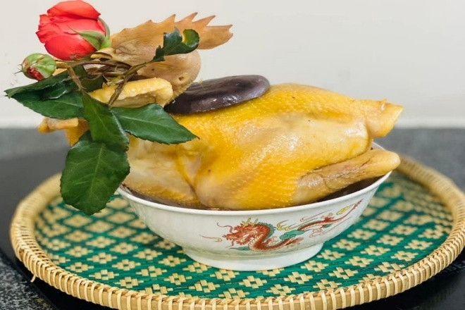 Nhớ bát cháo mẹ nấu từ nước luộc con gà duy nhất