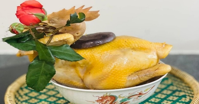 Nhớ bát cháo mẹ nấu từ nước luộc con gà duy nhất