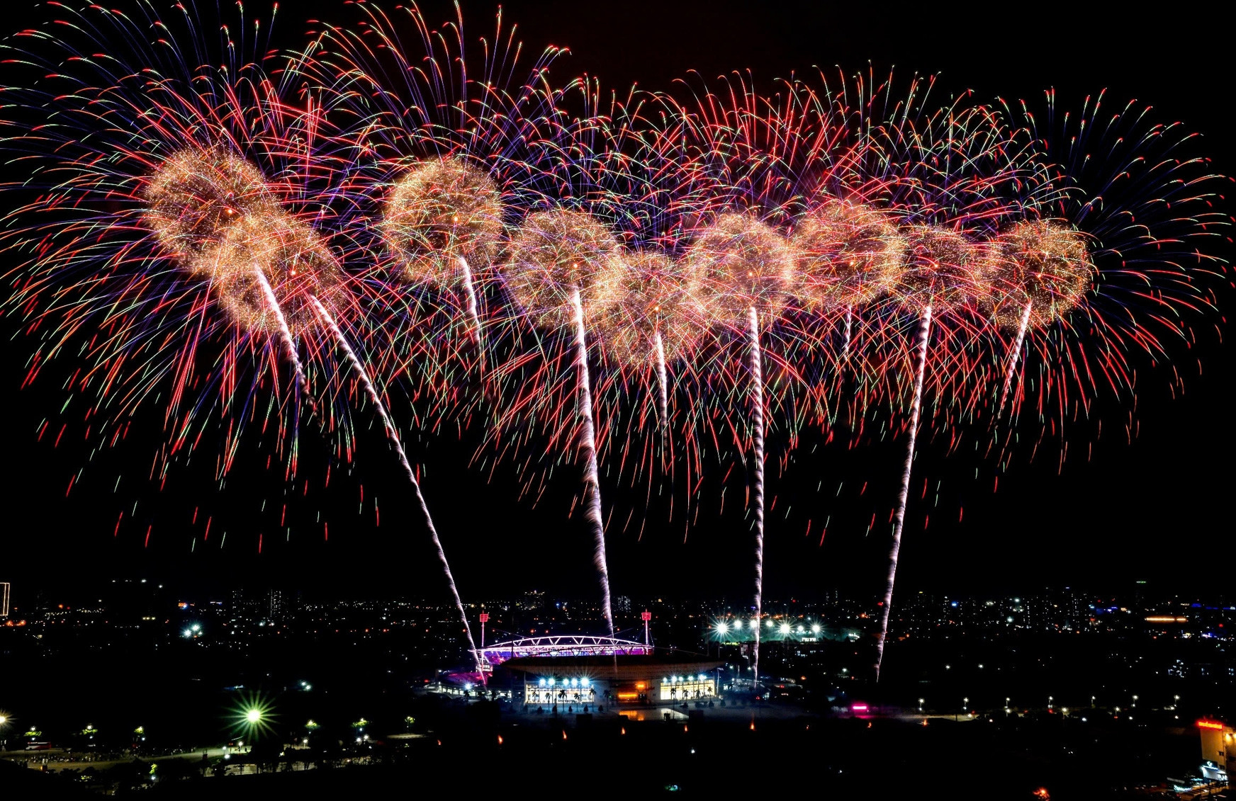 Pháo hoa hỏa thuật tại buổi tổng duyệt sự kiện nghệ thuật chào mừng Đại hội Đảng