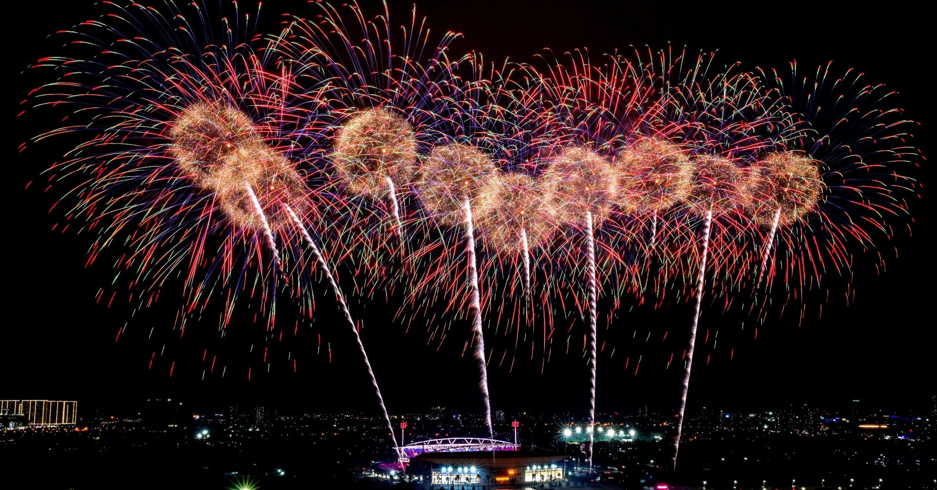 Pháo hoa hỏa thuật tại buổi tổng duyệt sự kiện nghệ thuật chào mừng Đại hội Đảng