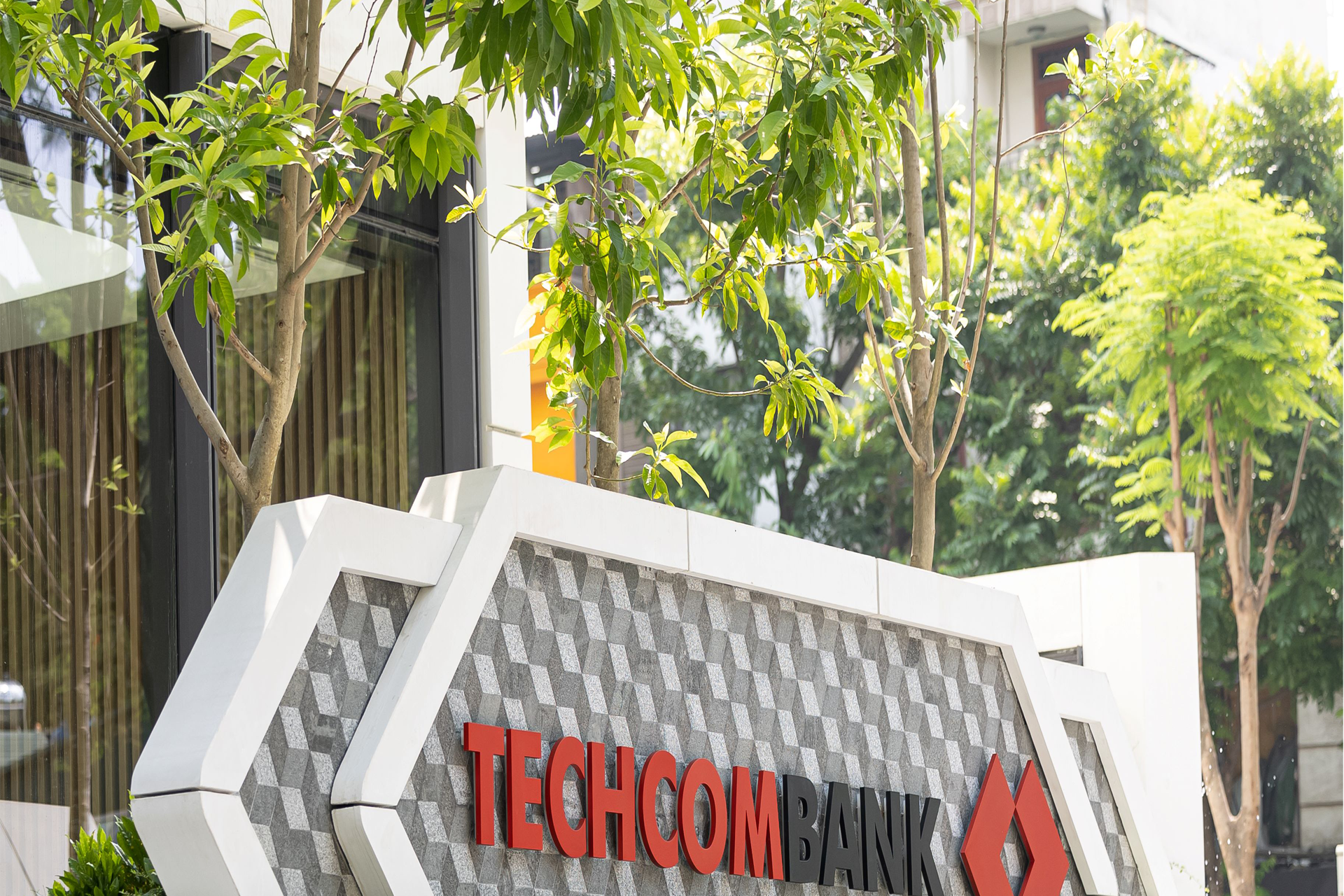 Techcombank công bố lợi nhuận 32,5 nghìn tỷ đồng, tăng trưởng 18,2% năm 2025