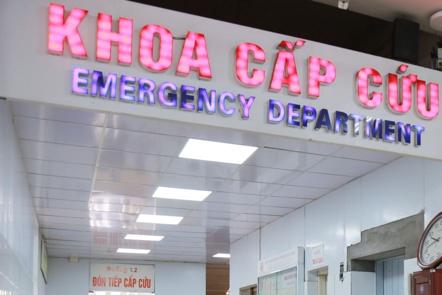 Thói quen khiến bé trai phải đi cấp cứu khi đang học bài