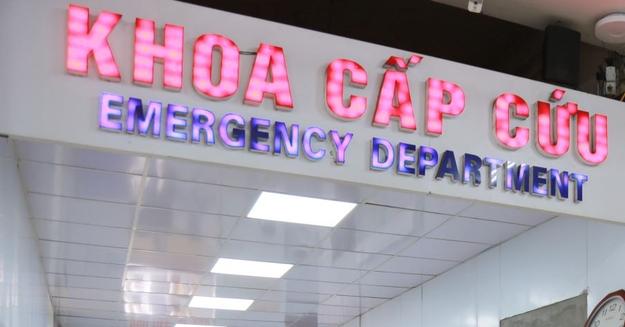 Thói quen khiến bé trai phải đi cấp cứu khi đang học bài