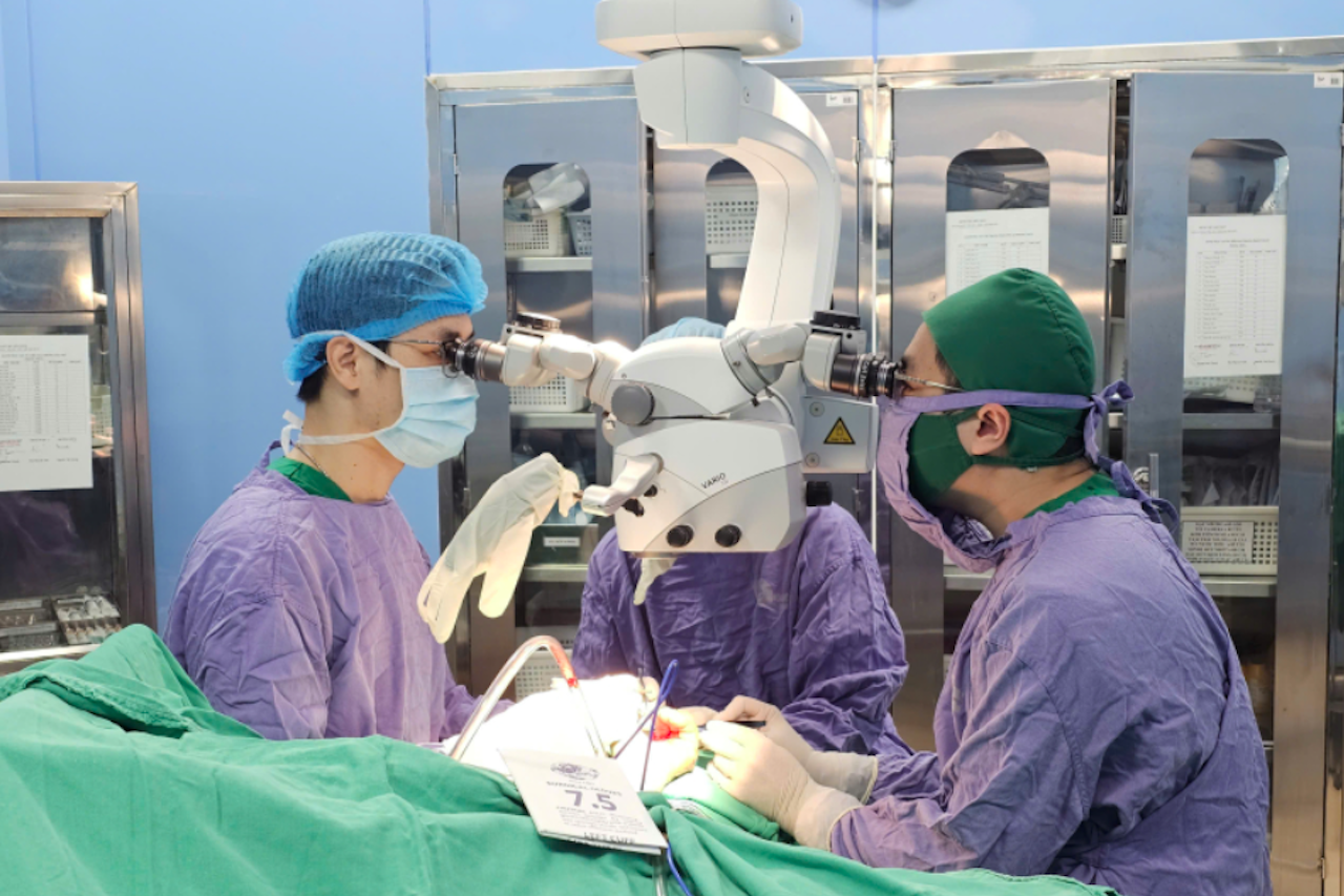 Vi phẫu cứu bàn tay suýt bị cắt cụt