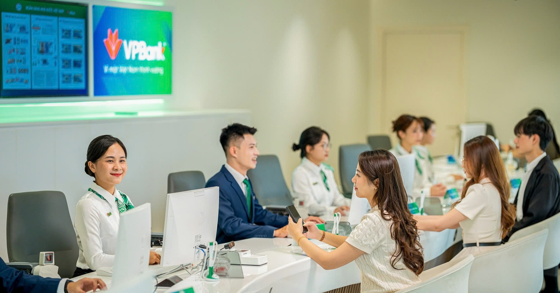 VPBank lập kỷ lục lợi nhuận 30.600 tỷ đồng năm 2025, tăng trưởng 53%