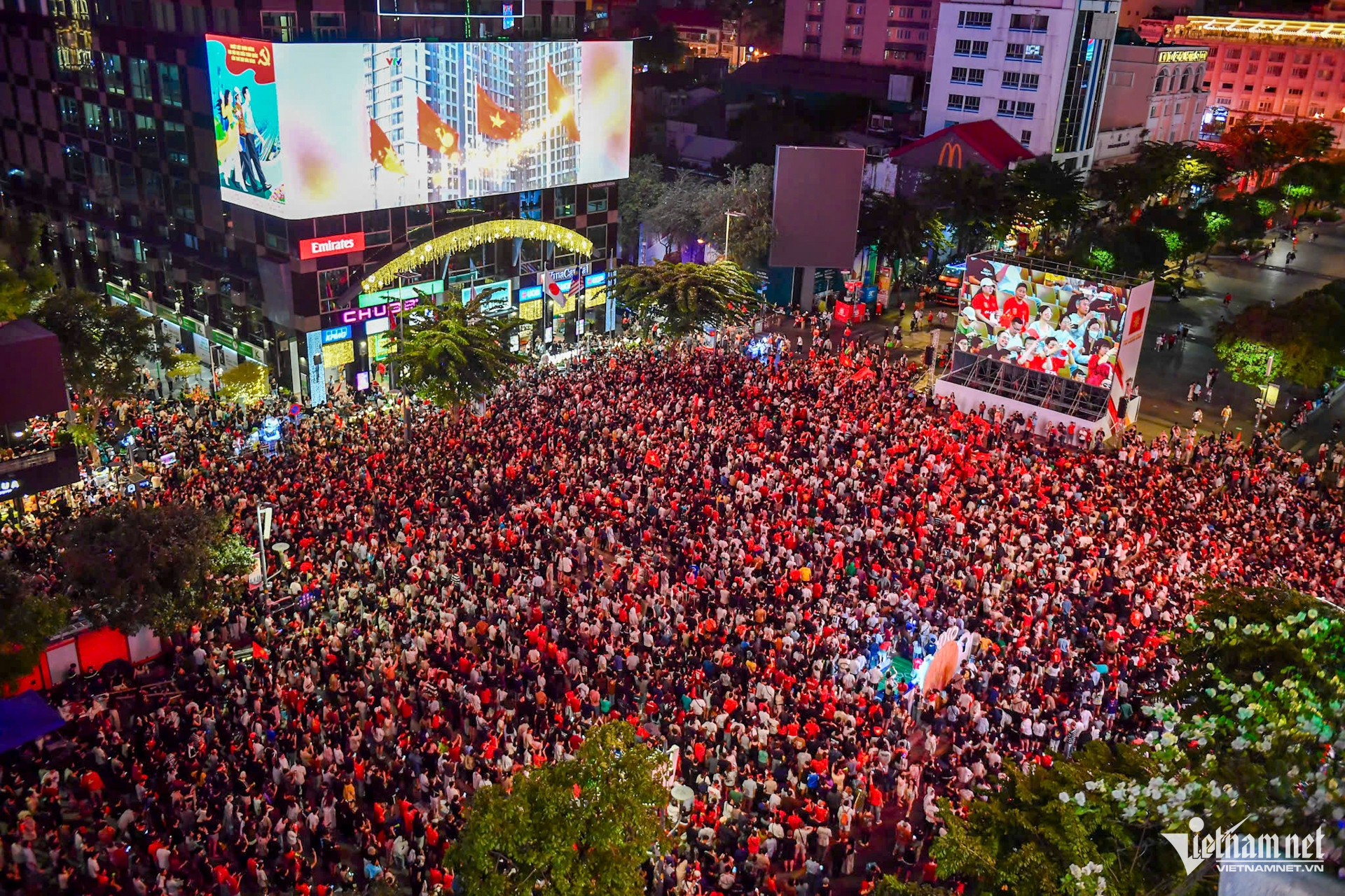 W-cô vũ bóng đá 20.jpg