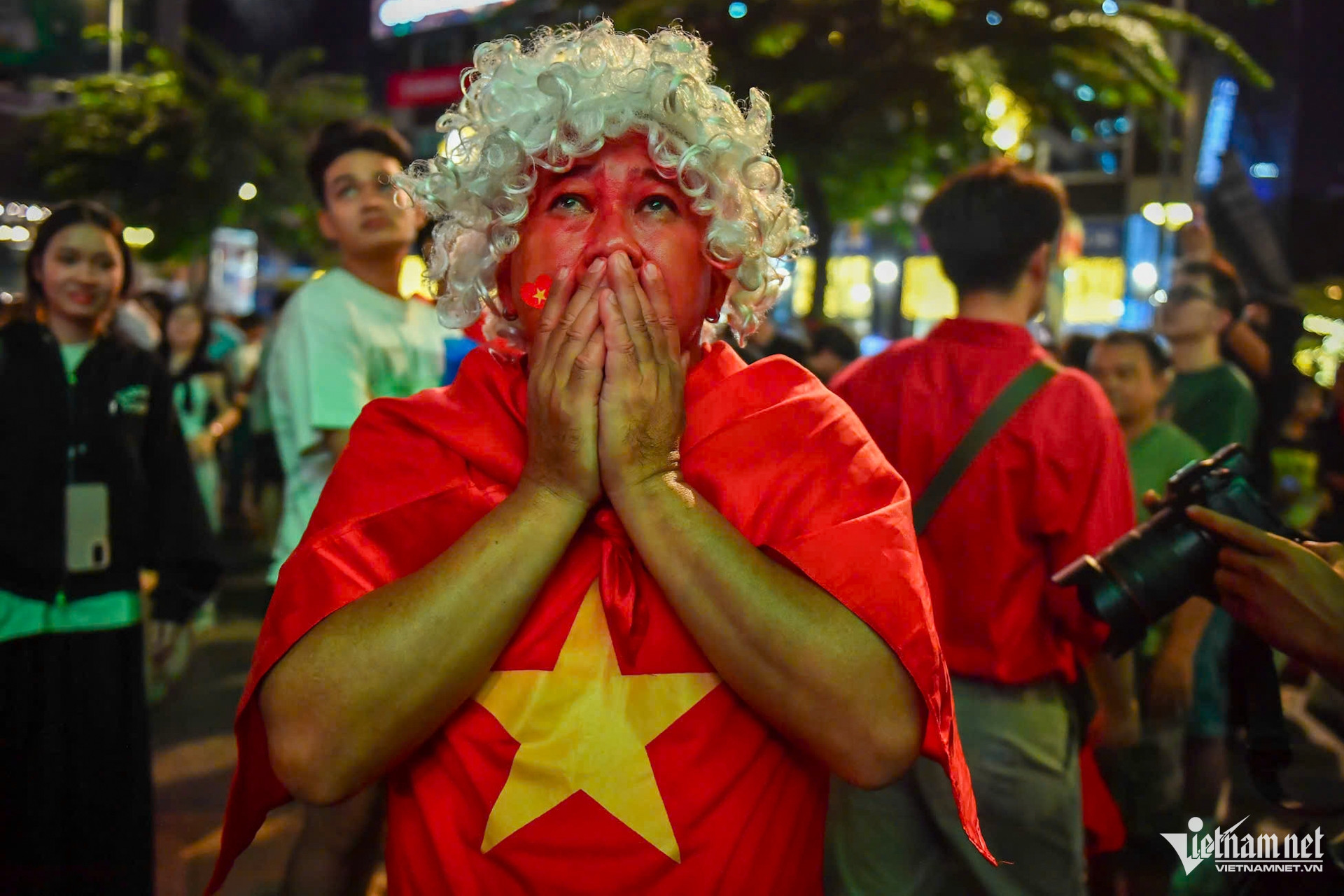 W-cô vũ bóng đá 23.jpg