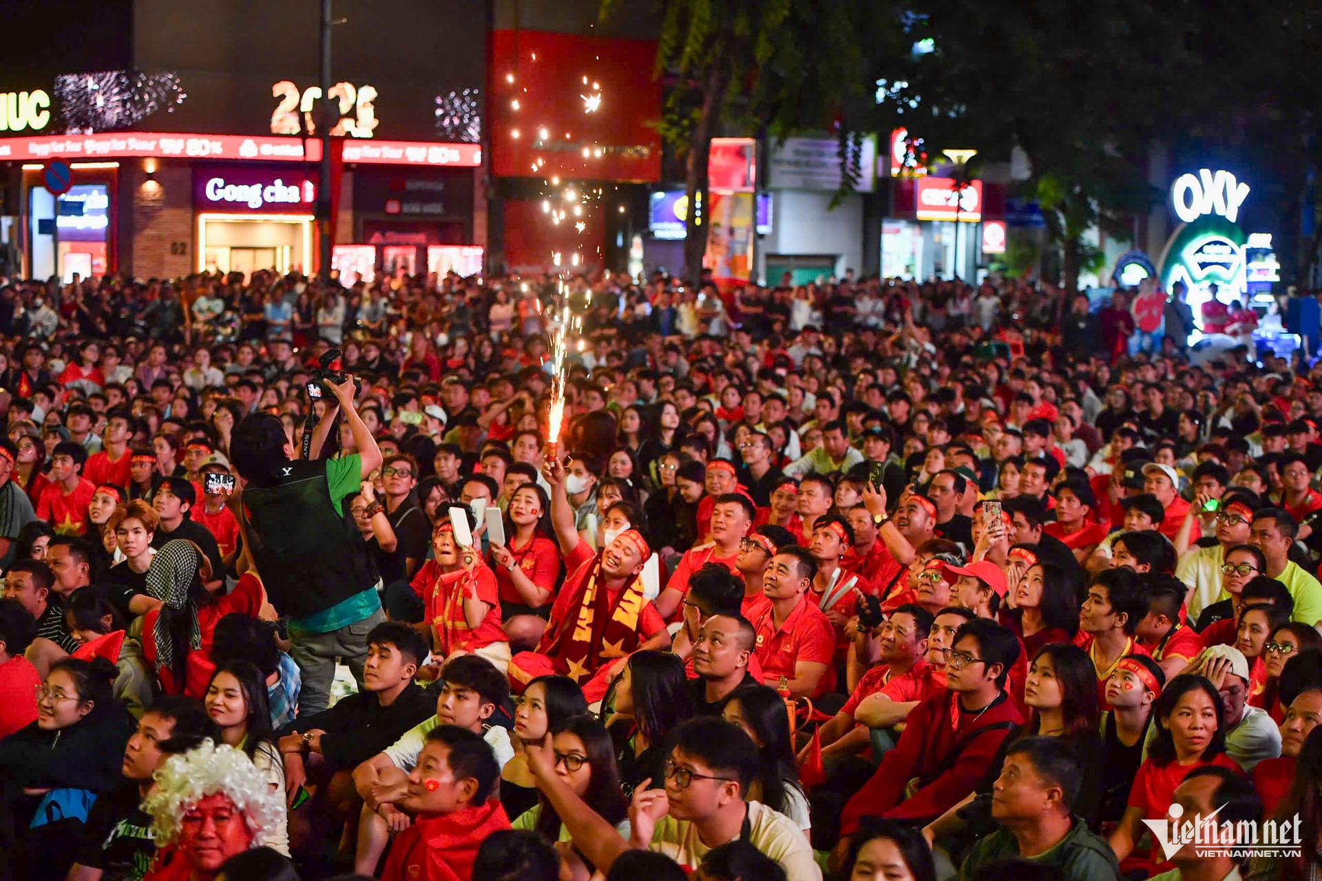 W-cô vũ bóng đá 5.jpg