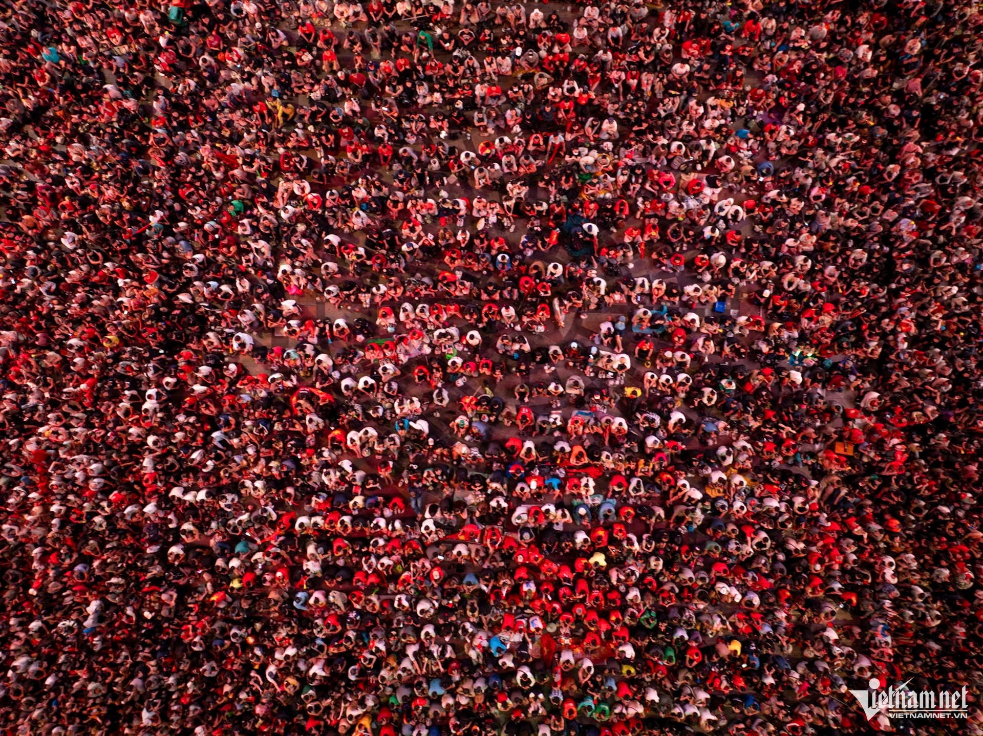 W-cô vũ bóng đá 6.jpg