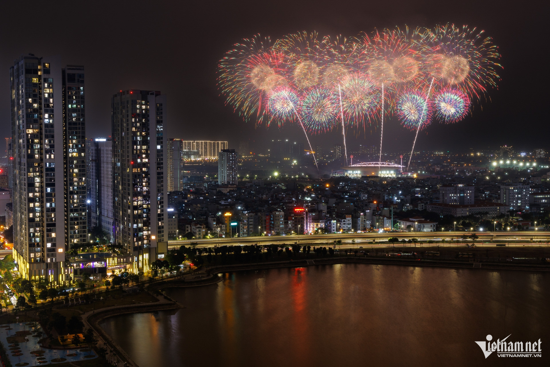 W-Hoang Ha 1 phao hoa My Dinh 1.jpg