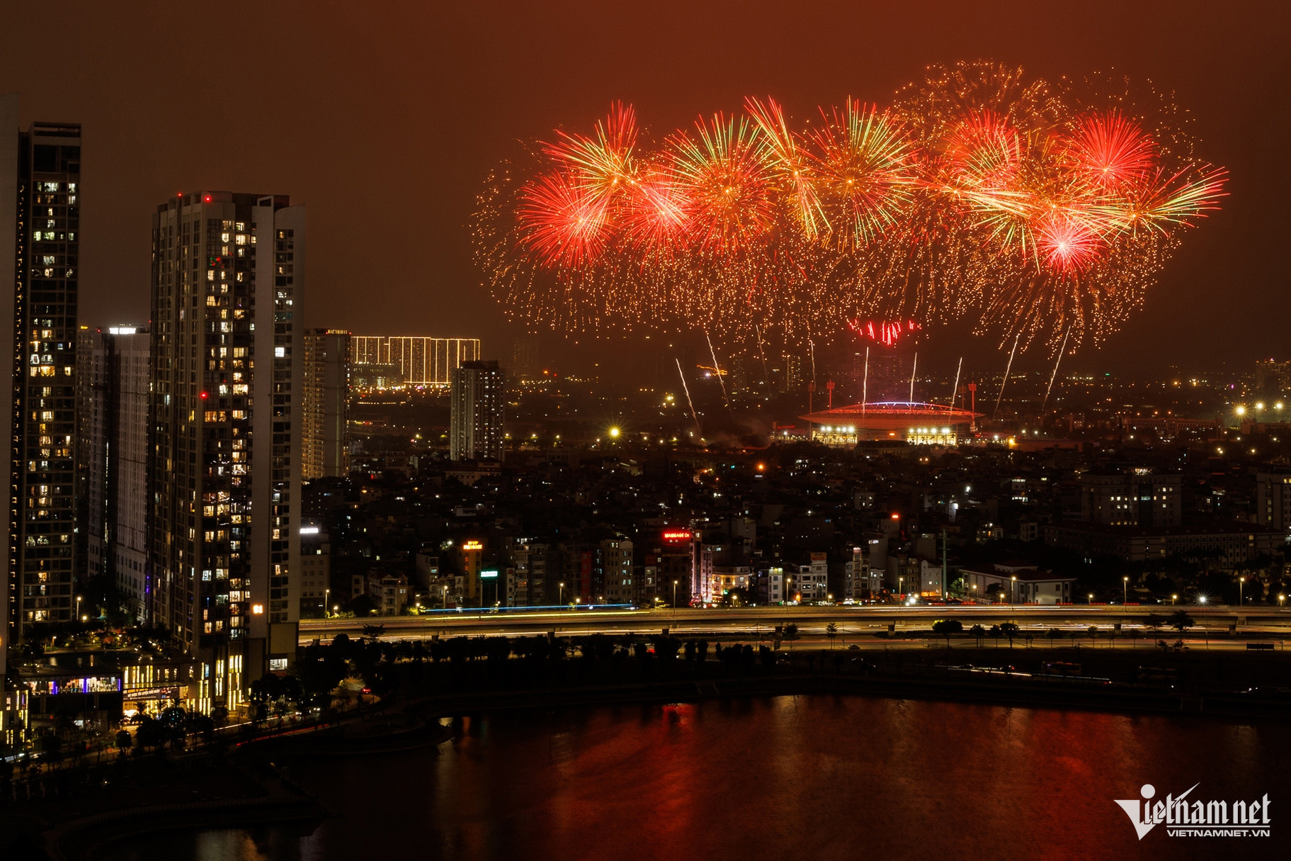 W-Hoang Ha 1 phao hoa My Dinh 4.jpg