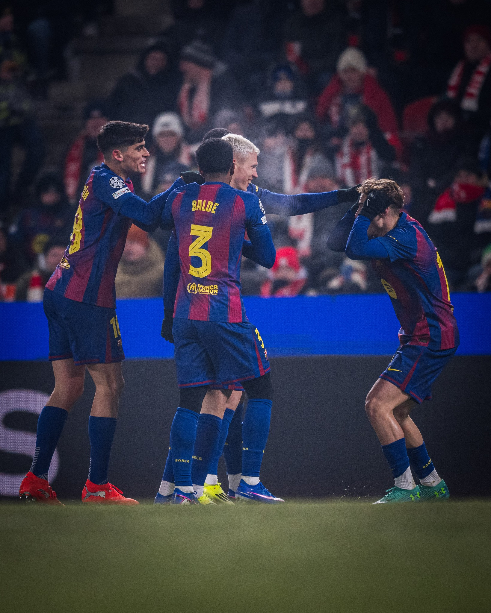 https://static-images.vnncdn.net/vps_images_publish/000001/000003/2026/1/22/barca-cup-c1-64.jpg