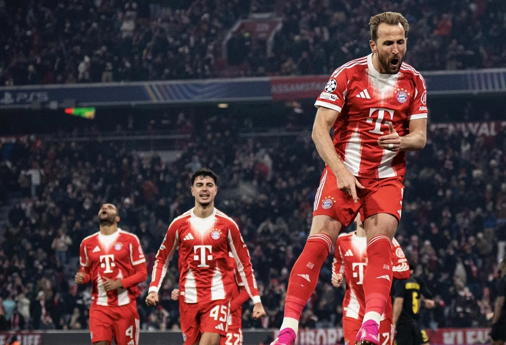 Harry Kane chói sáng, Bayern Munich 'bay' vào vòng 1/8