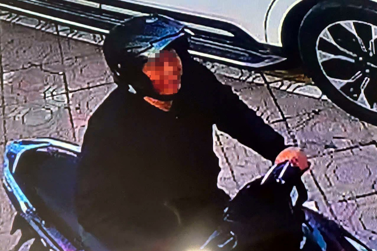 Cụ bà ở Hà Nội bị hack điện thoại, người lạ mặt đến tận nhà lấy tiền