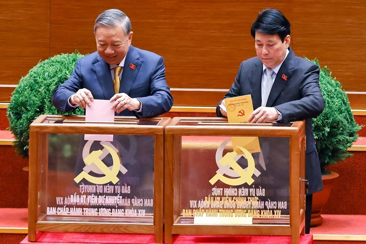 Đại hội 14 thông qua nhân sự trúng cử ủy viên Trung ương Đảng khóa mới