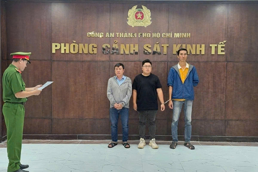 Khởi tố đội trưởng và 2 nhân viên ở Trung tâm hỏa táng Bình Hưng Hòa