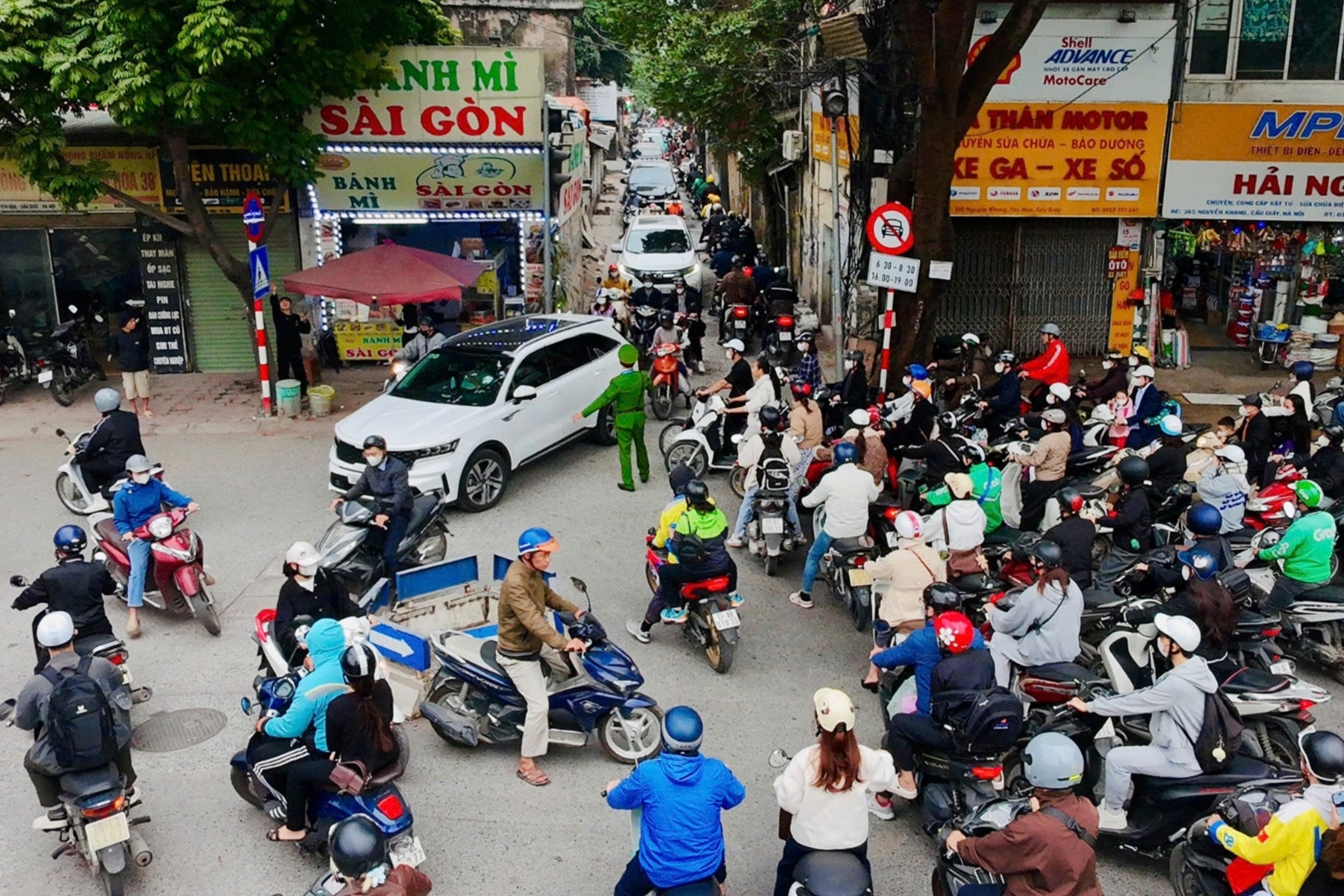 Hà Nội quyết gỡ nút thắt 2 tuyến đường khiến dân Cầu Giấy 'ngạt thở'