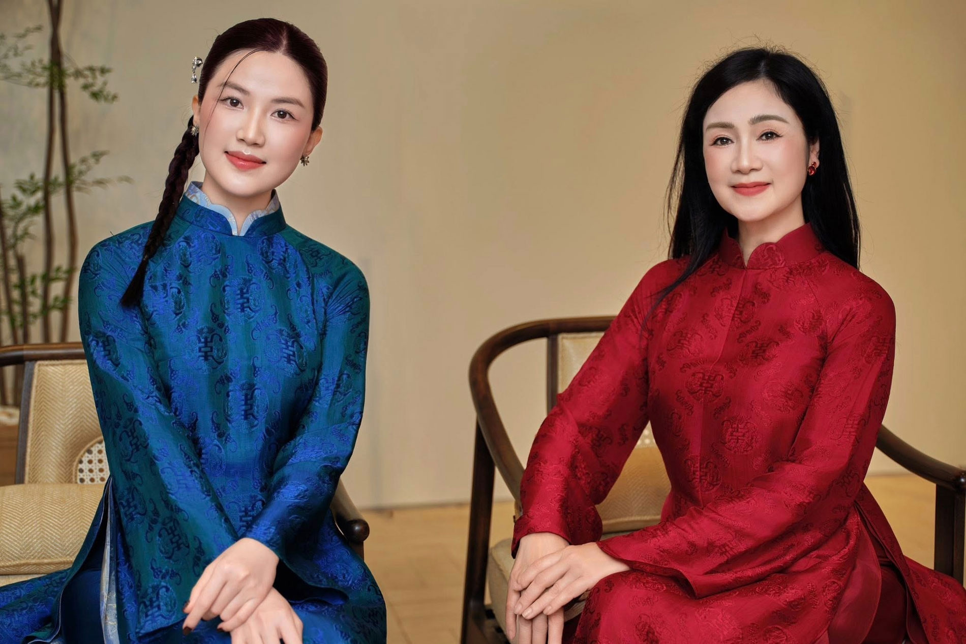 NSND Thu Hà quá trẻ bên đàn em kém 20 tuổi, vợ chồng Hồ Ngọc Hà thân mật