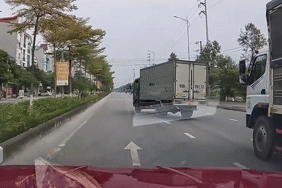 Ô tô tải 'đánh võng' trên đường, tài xế đối diện mức phạt 'khủng'