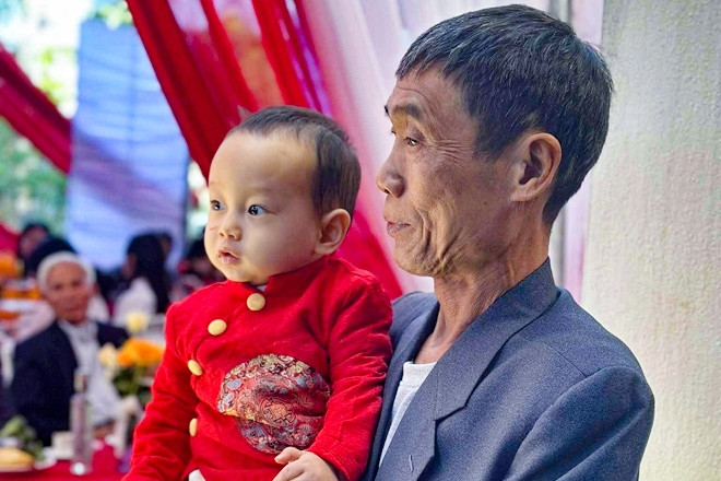 Ông bố Thanh Hóa vượt 1.500km đến ở nhà thông gia 1 năm vì lý do đặc biệt