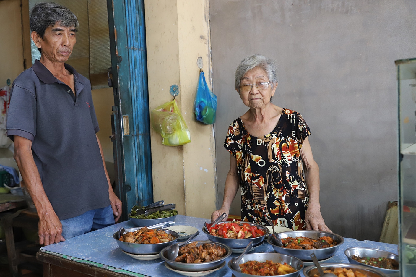 Quán cơm của cụ bà U80 trong hẻm nhỏ, ấm lòng bao thế hệ sinh viên