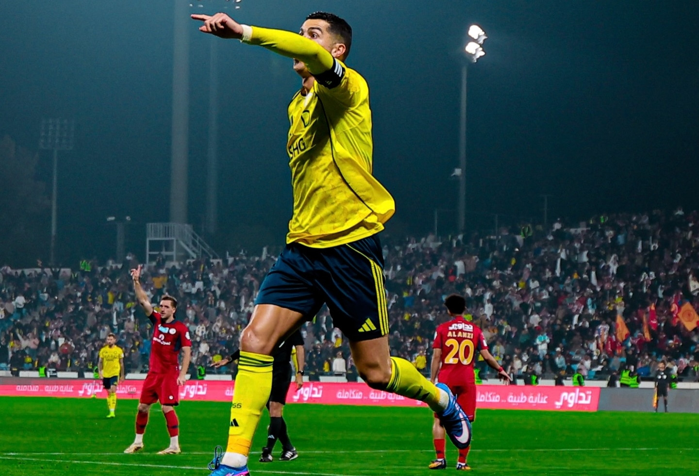 Ronaldo cán mốc 960 bàn thắng, Al Nassr tiếp tục bám đuổi Al Hilal