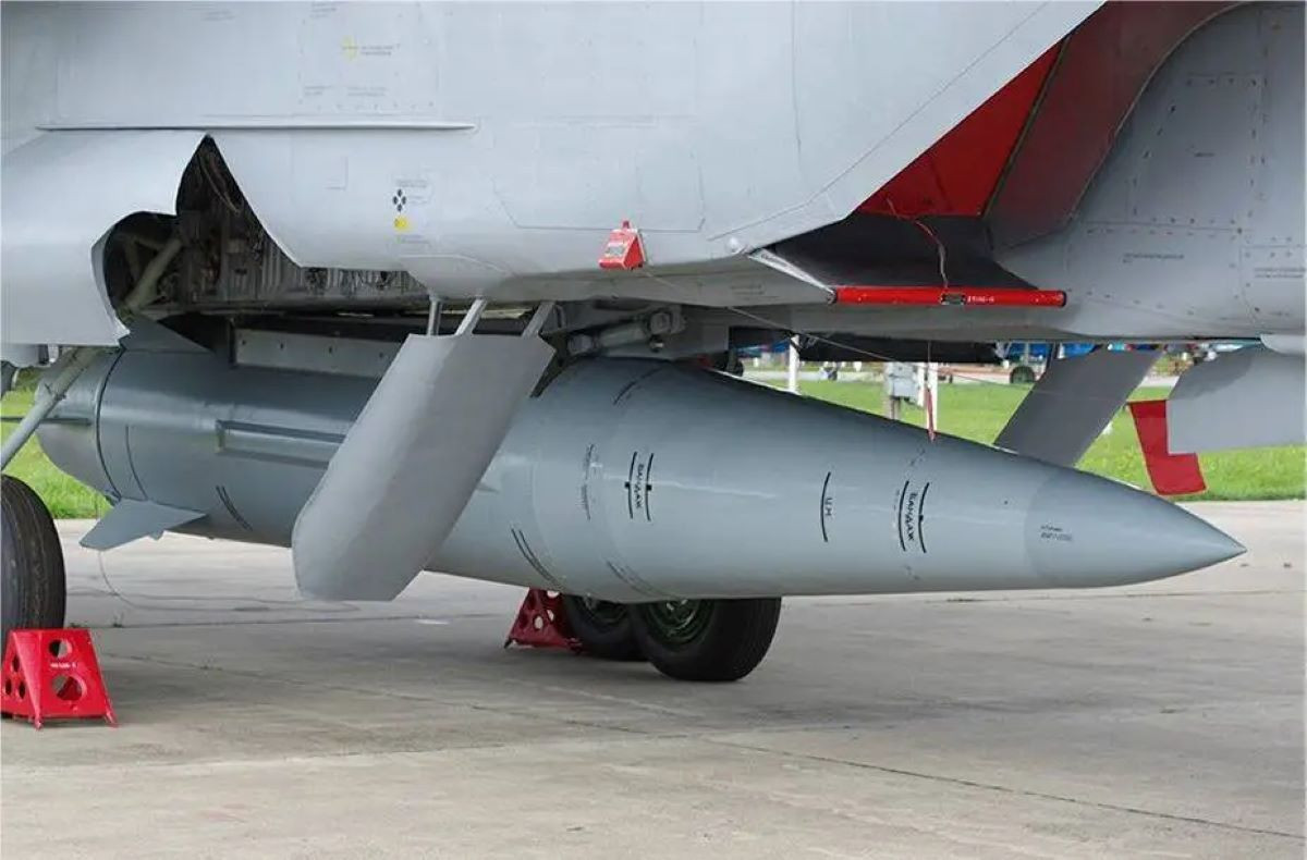 Tên lửa Kinzhal Nga.jpg