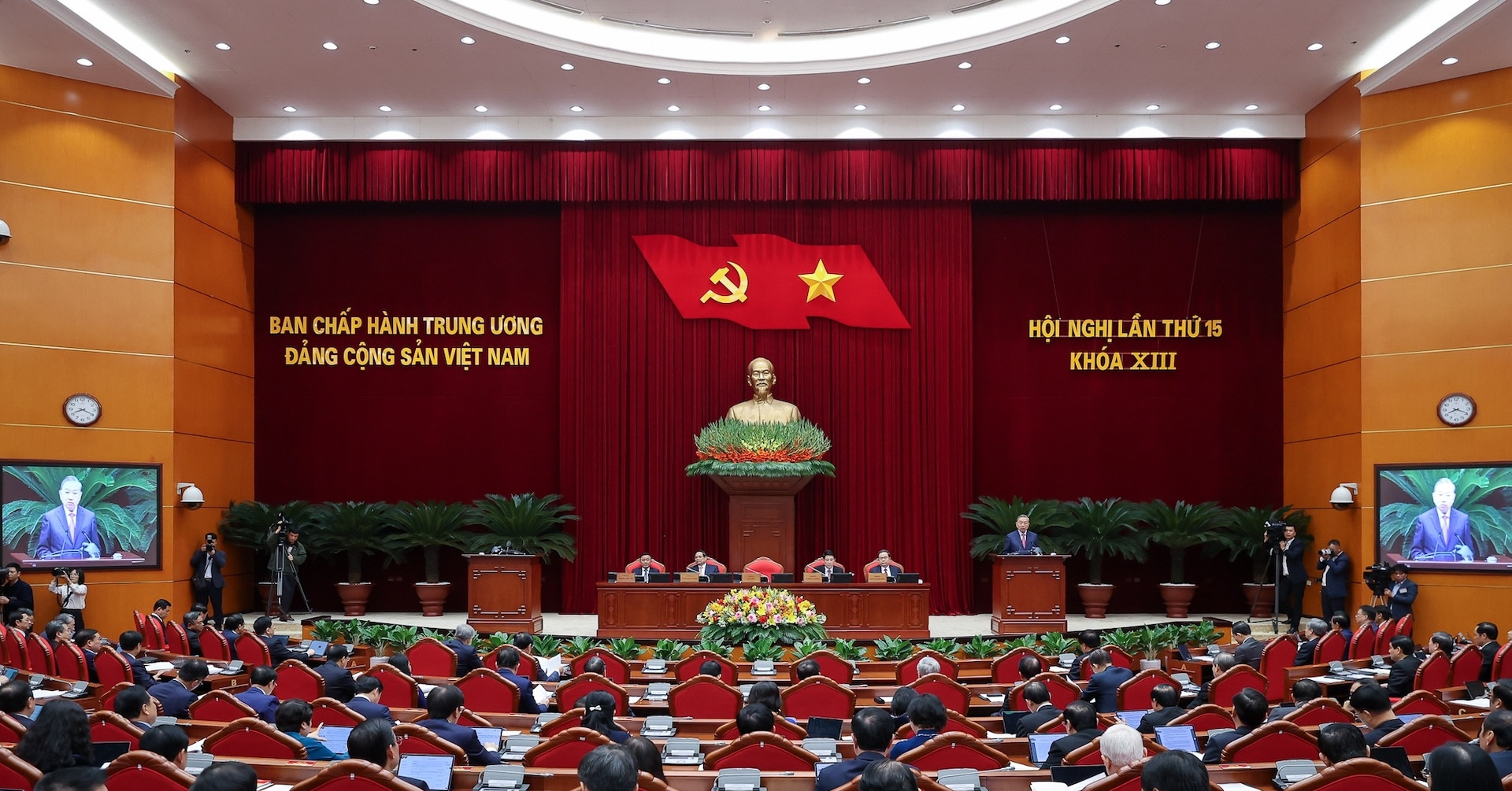 Toàn cảnh về nhân sự ủy viên Trung ương trước k...