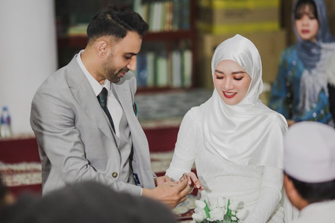 Yêu cô gái Hà Nội xinh, chàng trai Pakistan theo đuổi với 'tốc độ ánh sáng'