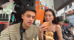 bánh mì TPHCM.gif