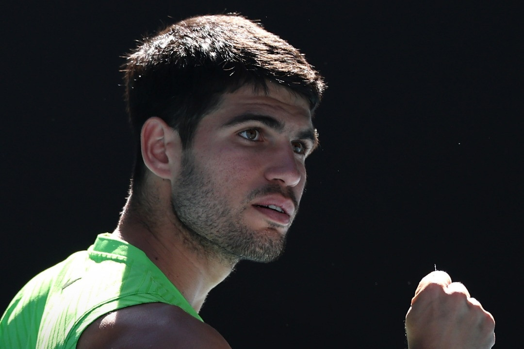 Carlos Alcaraz 'dạo chơi' lấy vé đi tiếp ở Úc Mở rộng