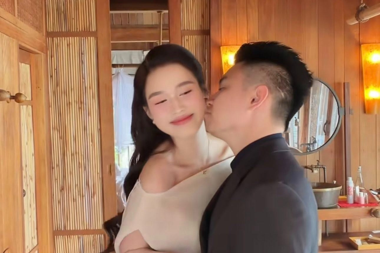 Chồng doanh nhân thơm má hoa hậu Đỗ Thị Hà, Trung Ruồi đẹp đôi bên Hương Ly