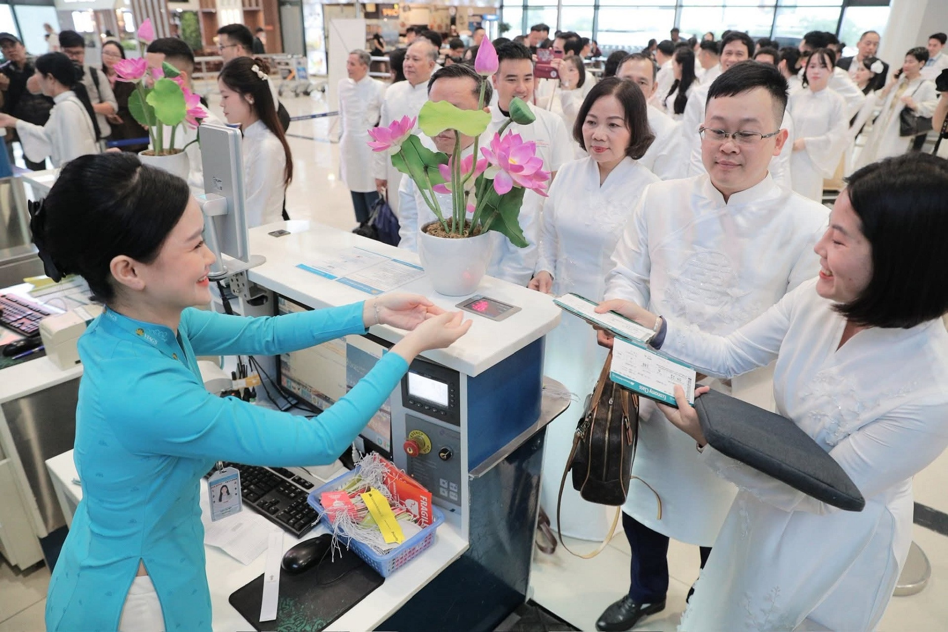 ‘Chuyến bay hạnh phúc’ - Hành trình cảm xúc thăng hoa trên bầu trời Việt Nam