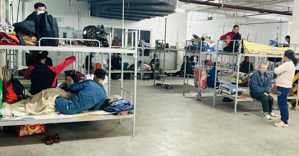 Độc lạ ở Hà Nội: Biến hầm xe thành nơi nghỉ tạm cho người nhà bệnh nhân