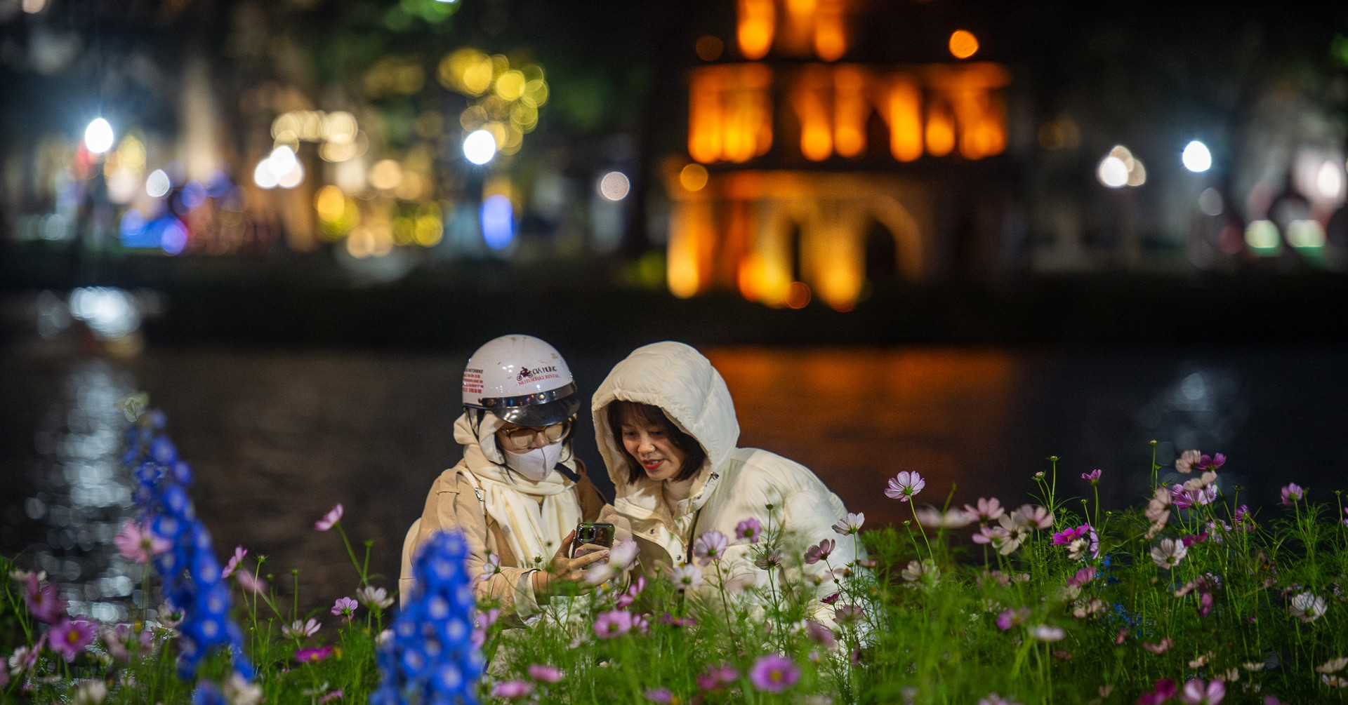 Hà Nội yên bình trong đêm rét 'cắt da cắt thịt'