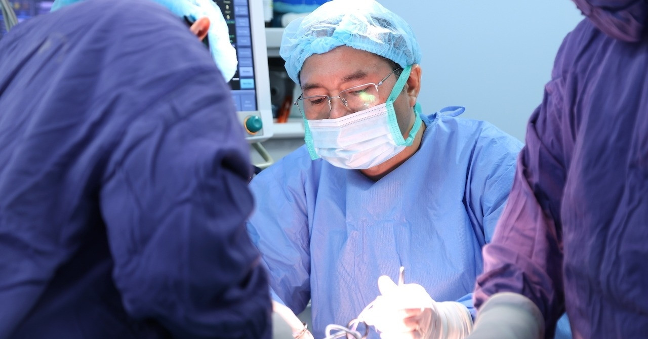 Thiếu niên 15 tuổi dập nát bàn tay do pháo nổ