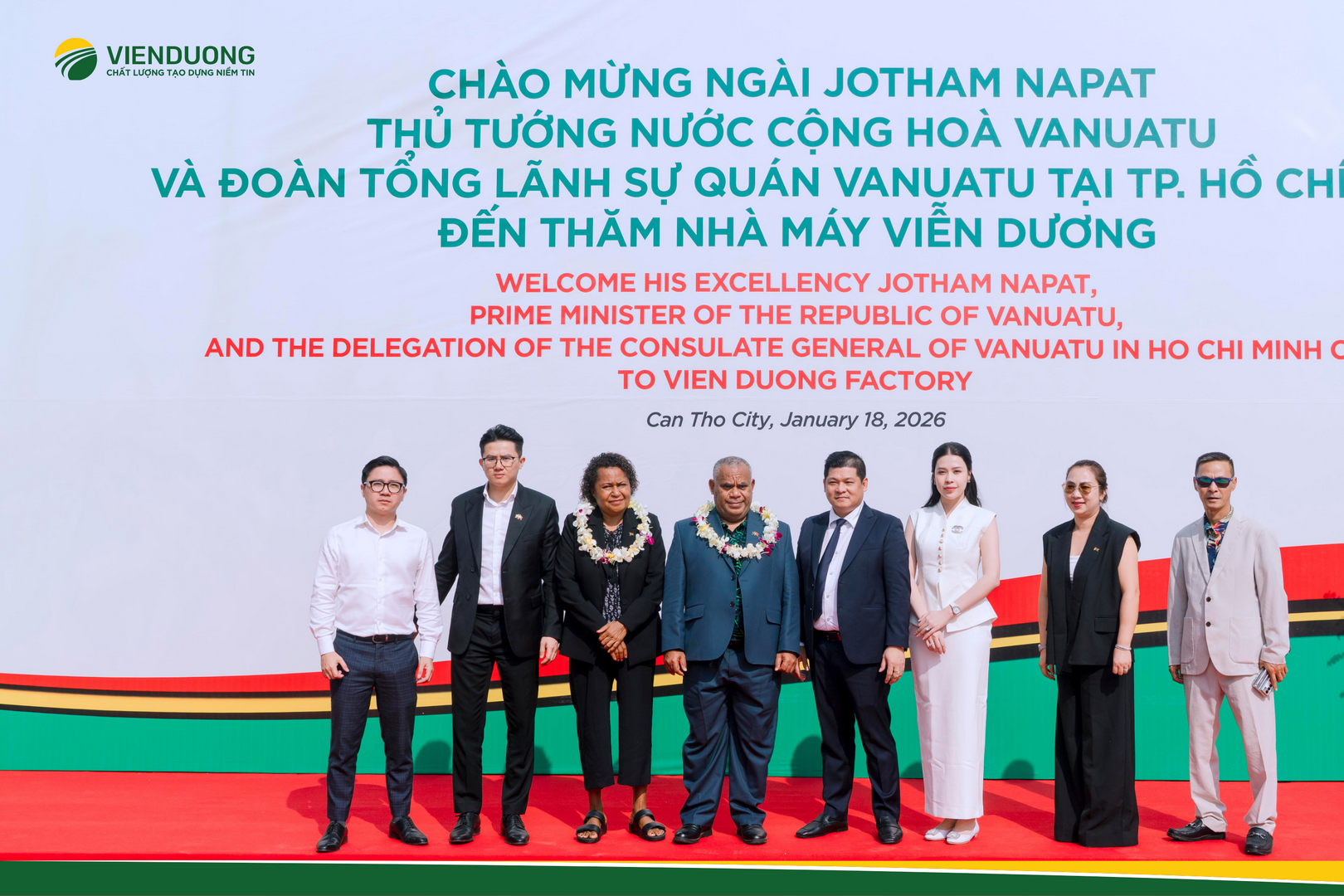 Thủ tướng Vanuatu tham quan nhà máy sản xuất gạo Viễn Dương