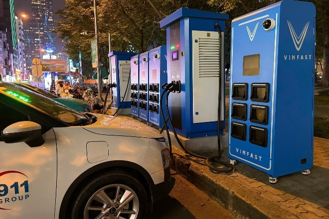 Tủ đổi pin lắp trên vỉa hè TPHCM phải đáp ứng dùng chung các dòng xe máy điện