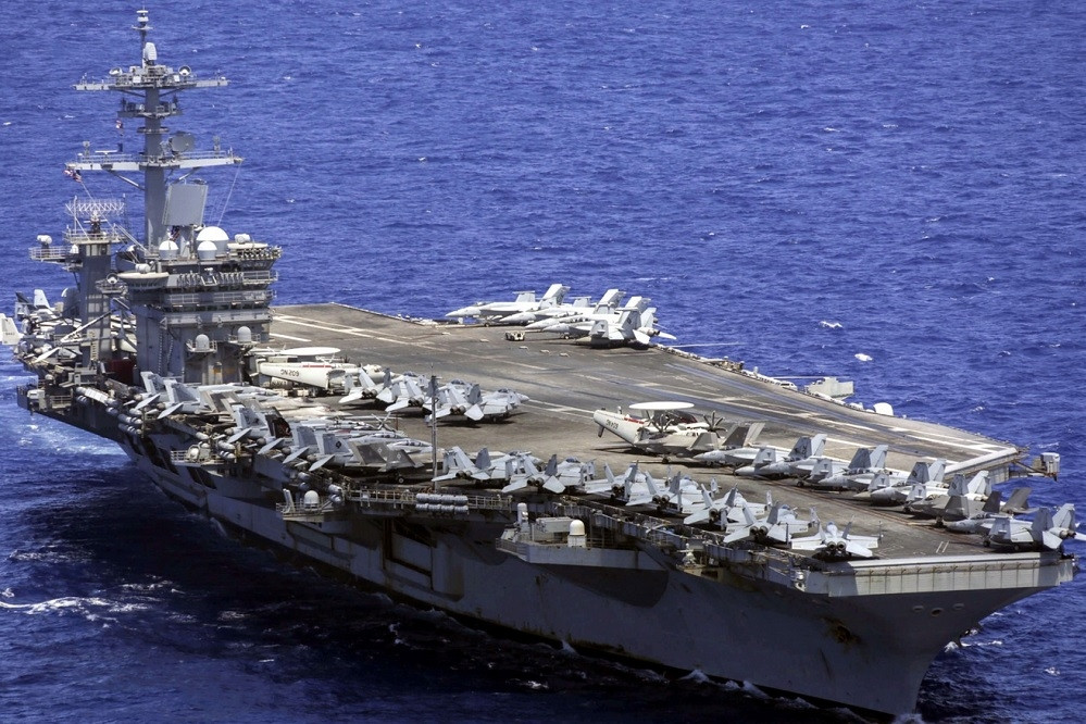 Uy lực tàu sân bay Mỹ điều động áp sát Iran