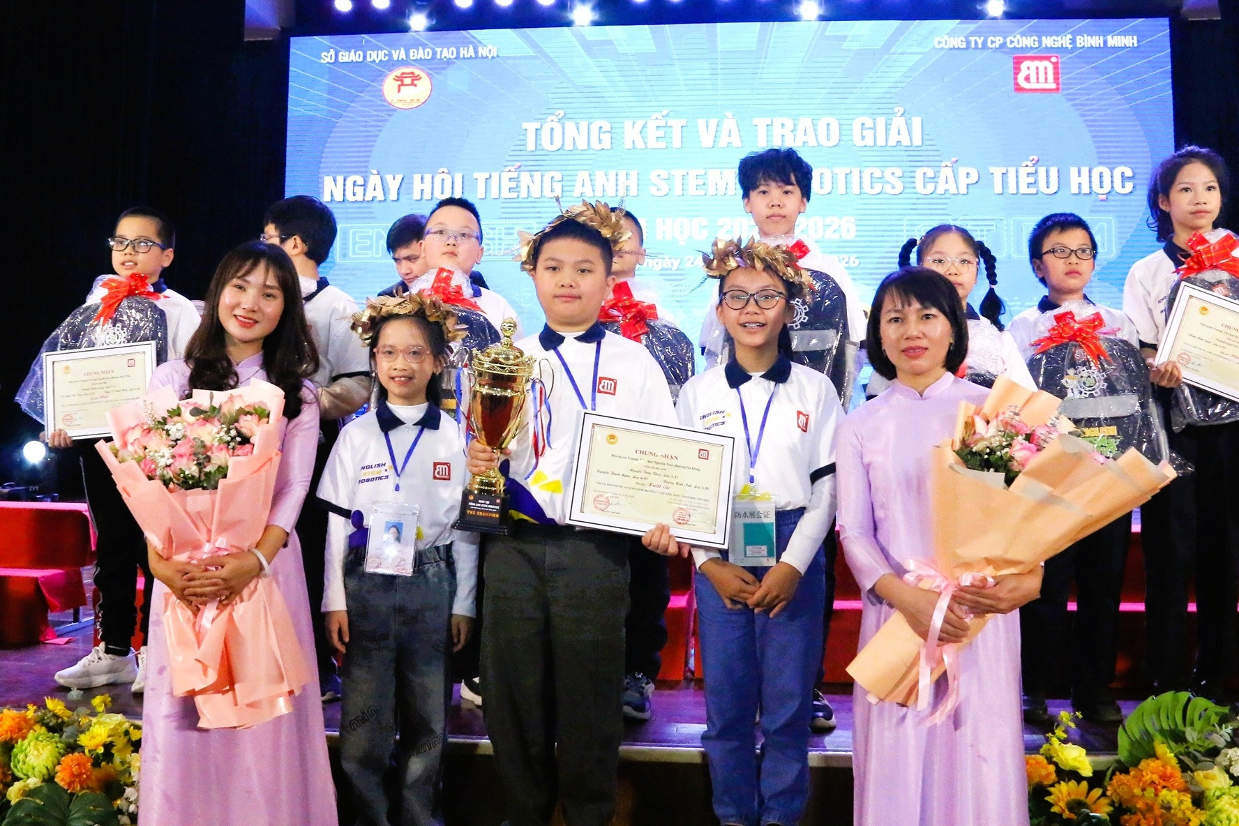 82 trường có đội thi được trao giải ở Ngày hội tiếng Anh STEM Robotics Hà Nội