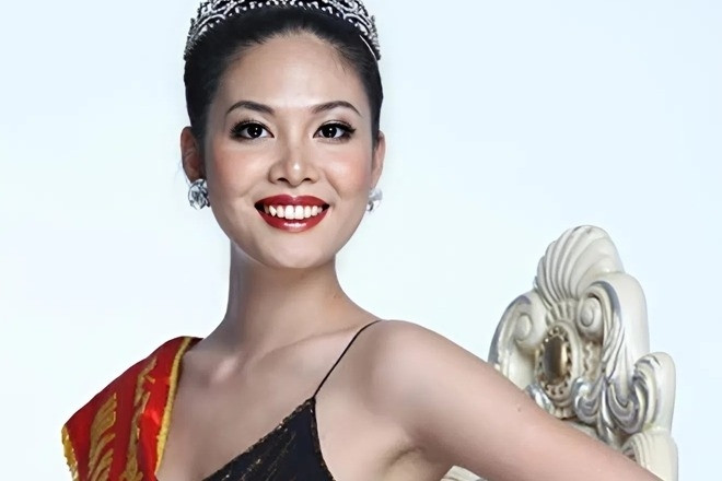 Á hậu lọt top gương mặt đẹp nhất thế giới: Chồng Tây yêu con riêng của tôi hơn cả ruột thịt