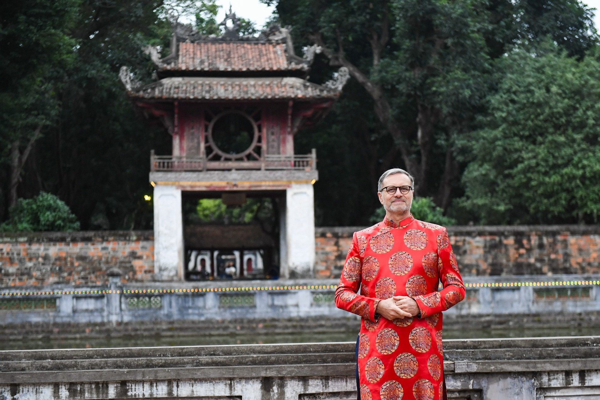 Buổi sáng thư thái của Đại sứ Pháp tại Văn Miếu - Quốc Tử Giám