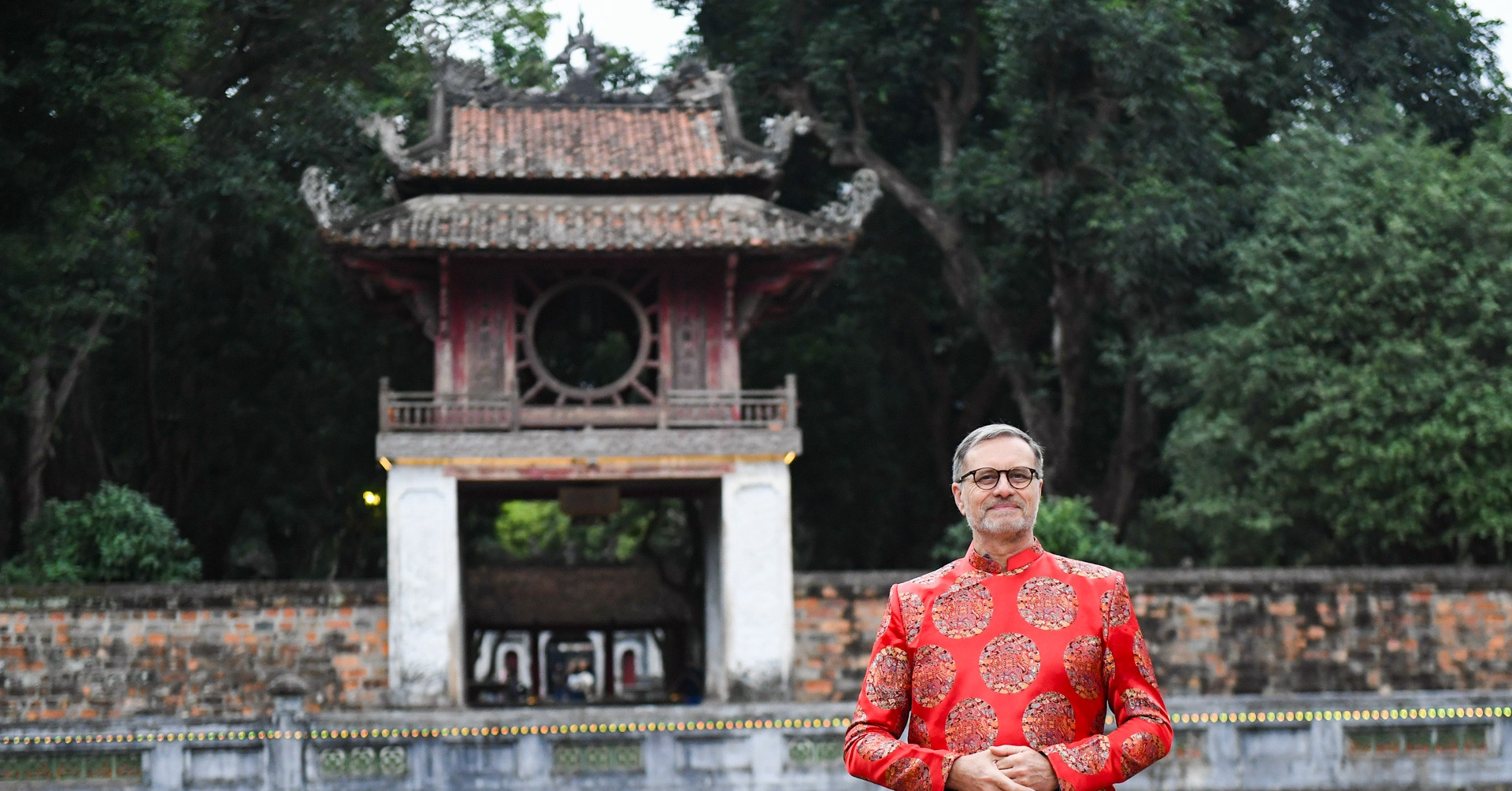 Buổi sáng thư thái của Đại sứ Pháp tại Văn Miếu - Quốc Tử Giám