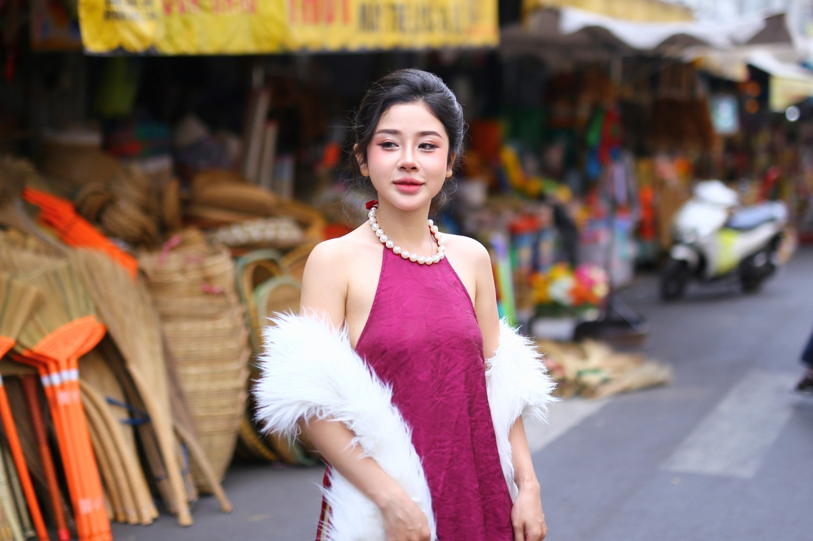 Các 'nàng thơ' xúng xính áo dài, rủ nhau đến chợ Biên Hòa chụp ảnh Tết