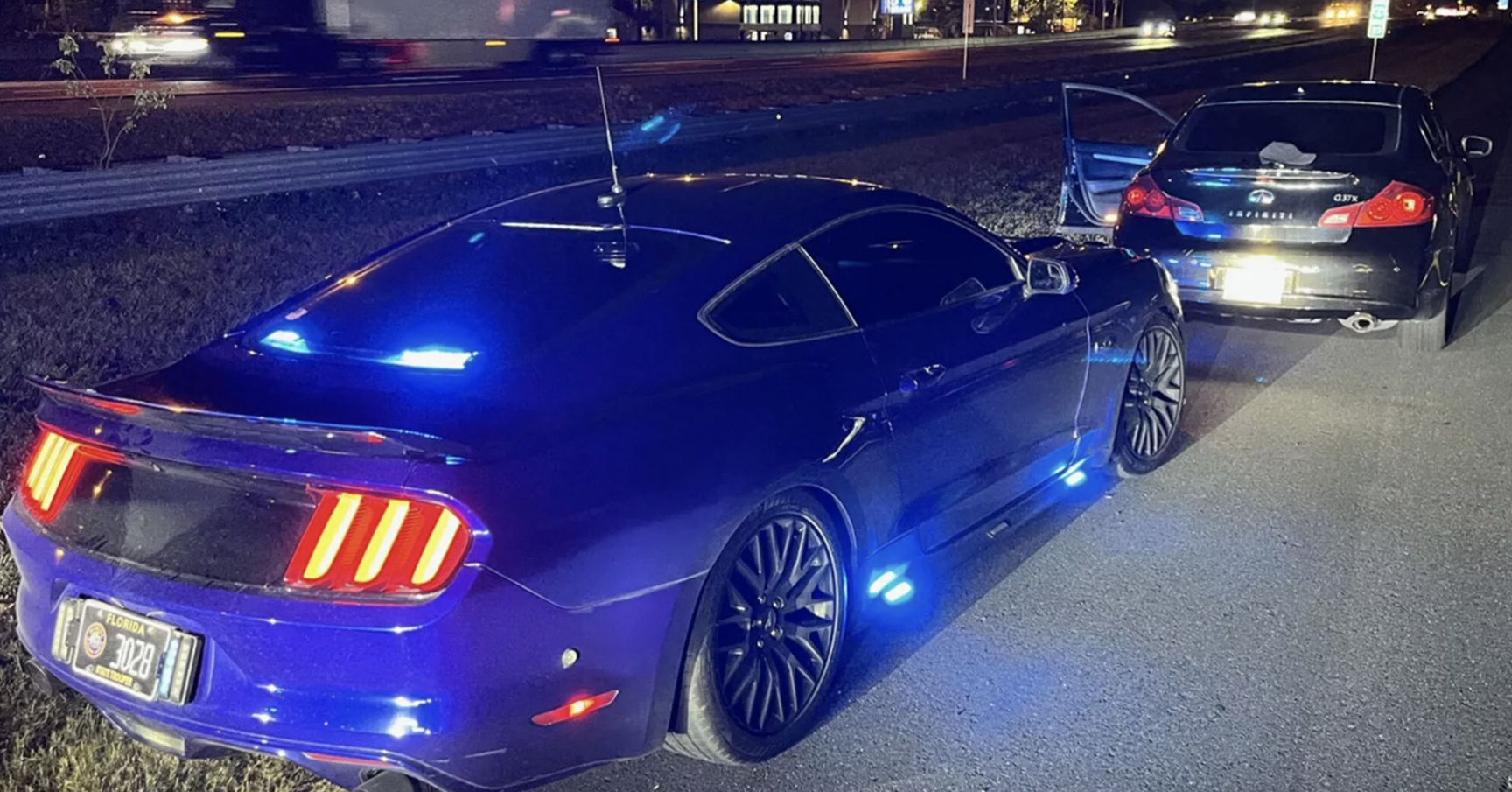 Tài xế lái xe quá tốc độ lên tới 240 km/h, cảnh sát vẫn đuổi kịp bằng Mustang GT