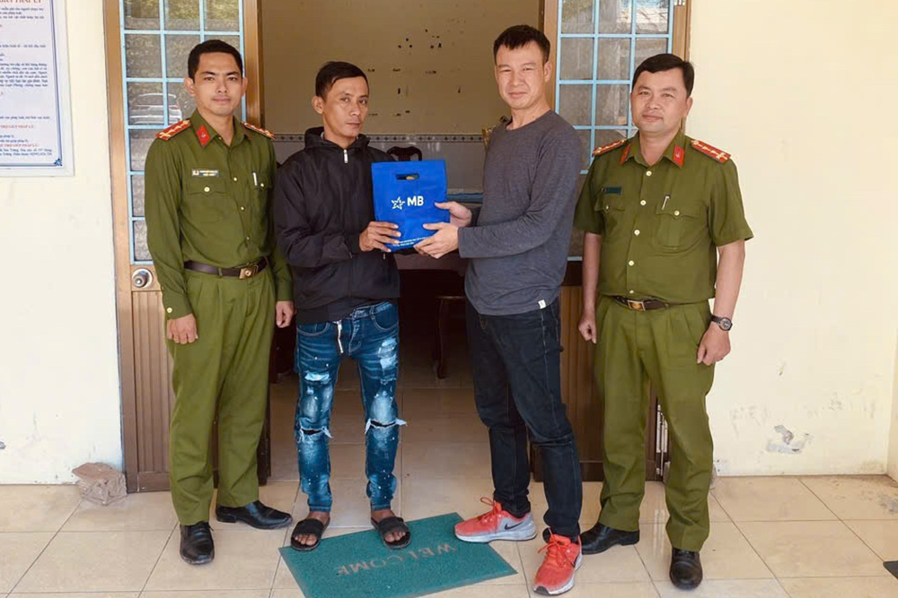 Hơn 5 tỷ đồng 'đi lạc' vào tài khoản của người đàn ông ở Cần Thơ