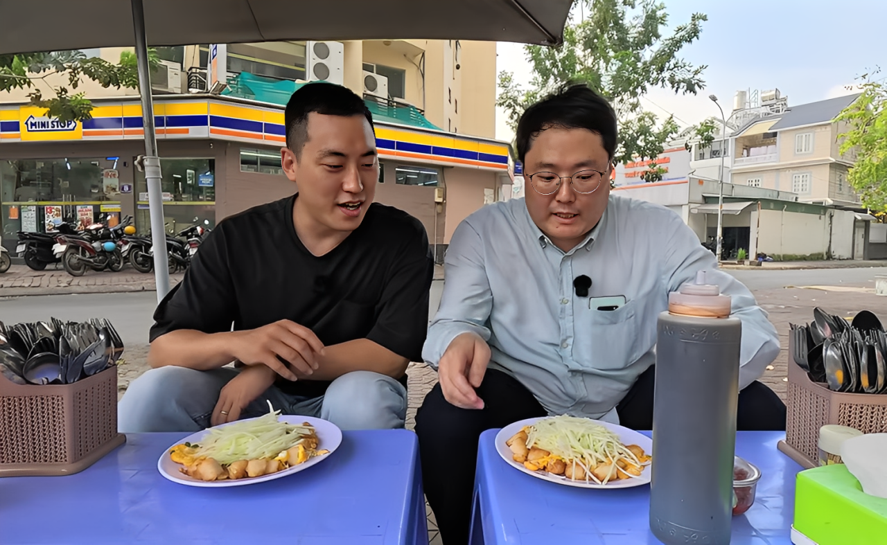 khach han thu mon bot chien o tphcm (1).png