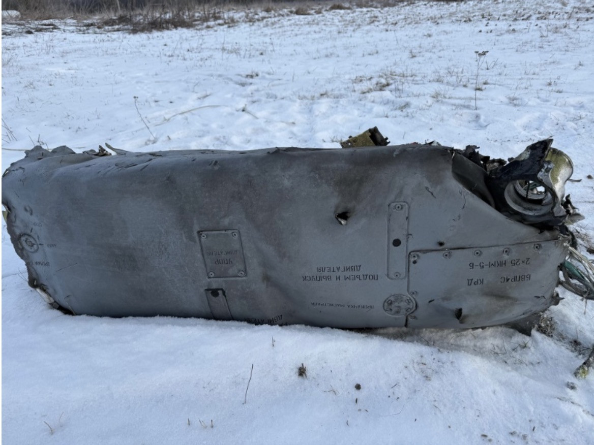 mảnh vỡ tên lửa Nga. Ảnh: RBC