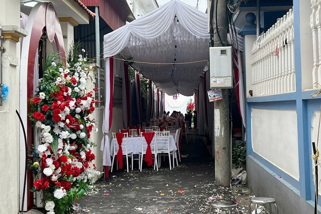 Mừng cưới hàng xóm 100 nghìn, người phụ nữ U60 nhận cái kết ê chề